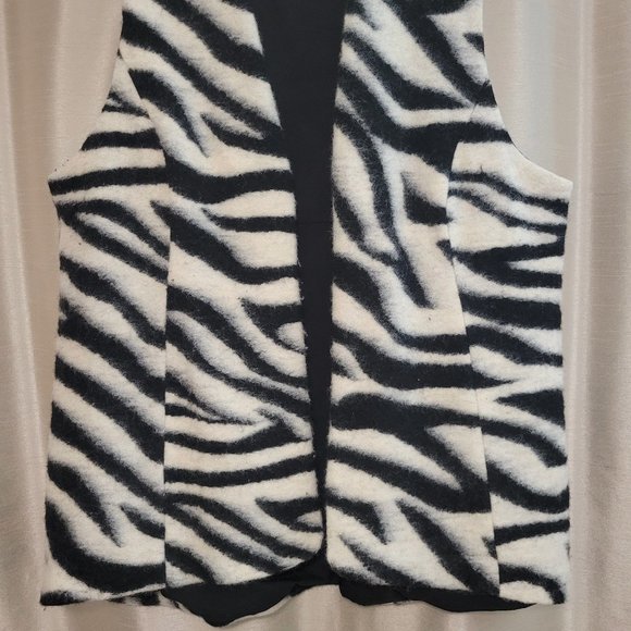 Chico's zebra vest size 3 - Picture 6 of 7
